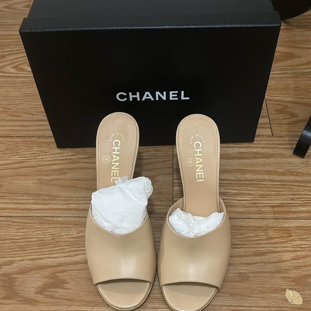 1️⃣8️⃣5️⃣0️⃣ like new Authentic Chanel platform sandals
